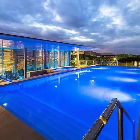 Stunning Waterfront Apartment In 5-Star Complex Cairns Exterior photo