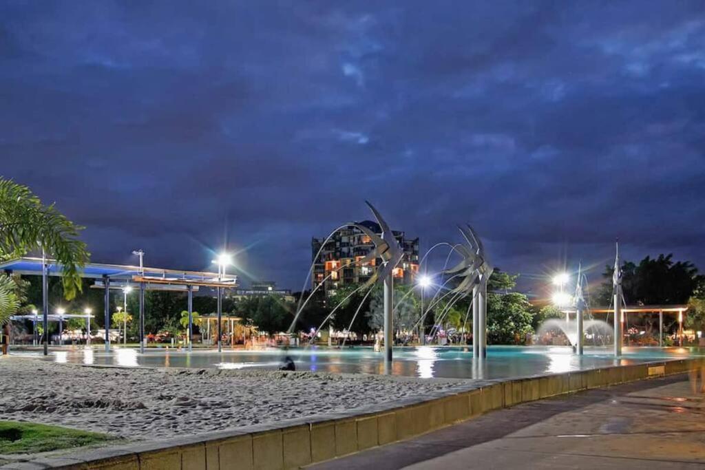 Apartment Stunning Waterfront In 5-star Complex Cairns