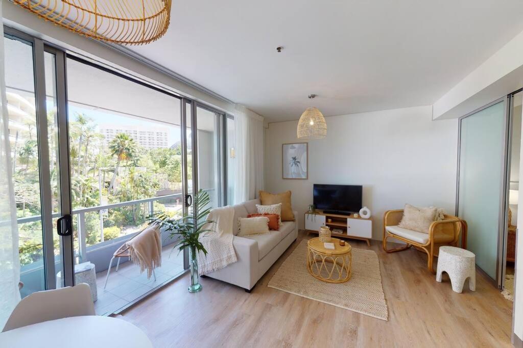 Stunning Waterfront In 5-star Complex Apartment *